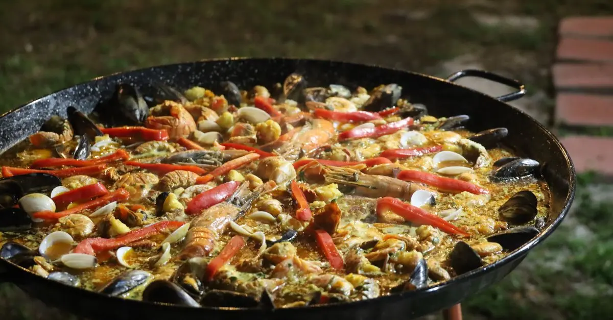 Cómo disfrutar de la mejor paella en España: consejos y recetas