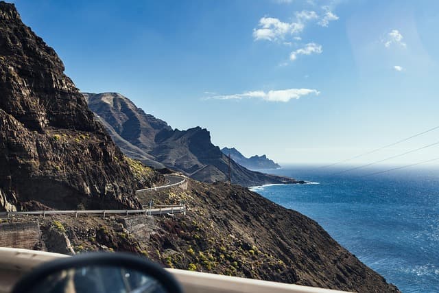 Guía práctica para viajar seguro por España: consejos útiles